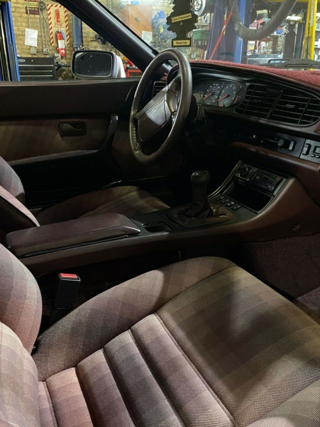 1988 Porsche 944 Turbo Silver Rose Edition - photo 9