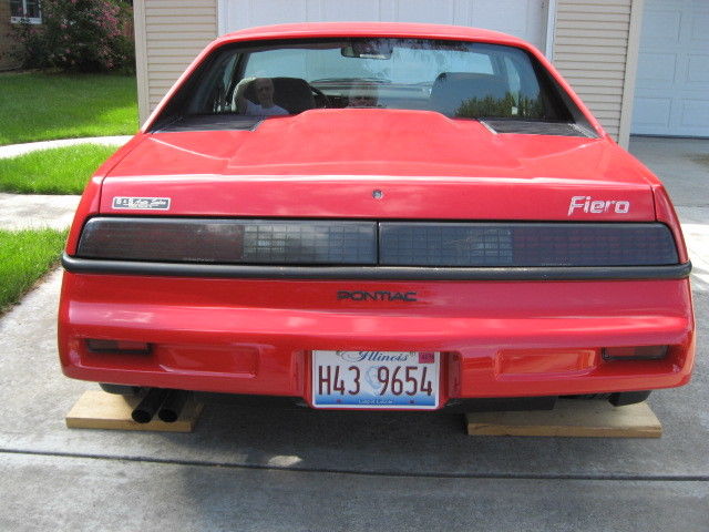 1988 Pontiac Fiero - photo 2