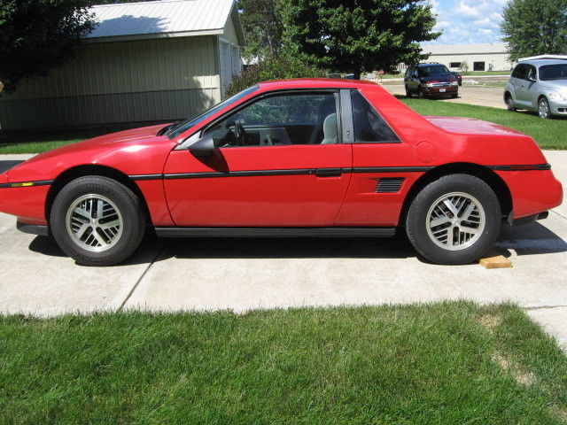 1988 Pontiac Fiero - photo 4