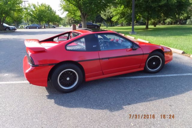 1988 Pontiac Fiero GT - photo 2