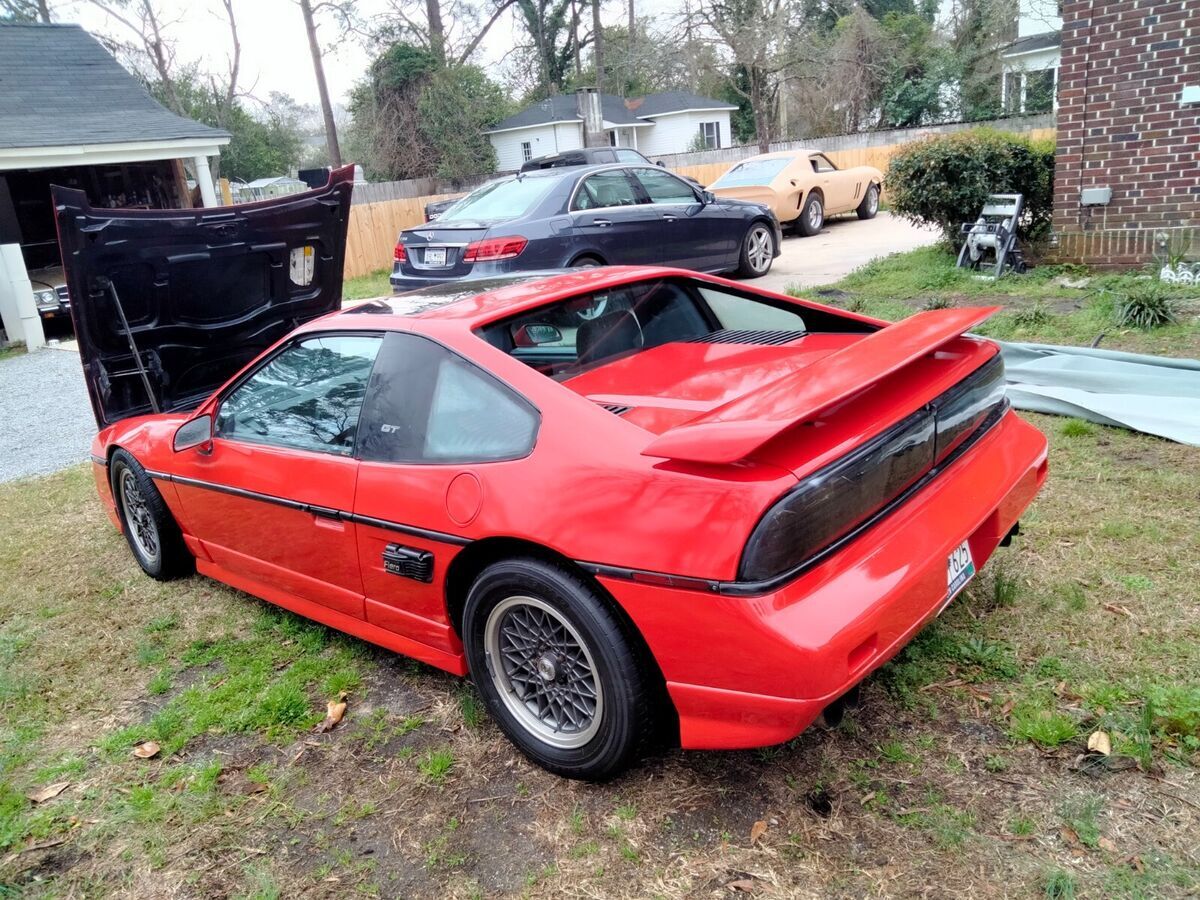 1988 Pontiac Fiero - photo 2