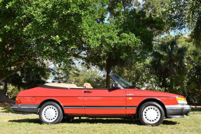 1988 Saab 900 CLEAN CARFAX ONE OWNER ORIGINAL 19K MILES GARAGE KEPT - photo 4
