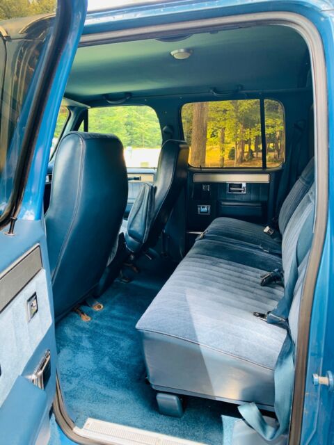 1988 Chevrolet Suburban - photo 13
