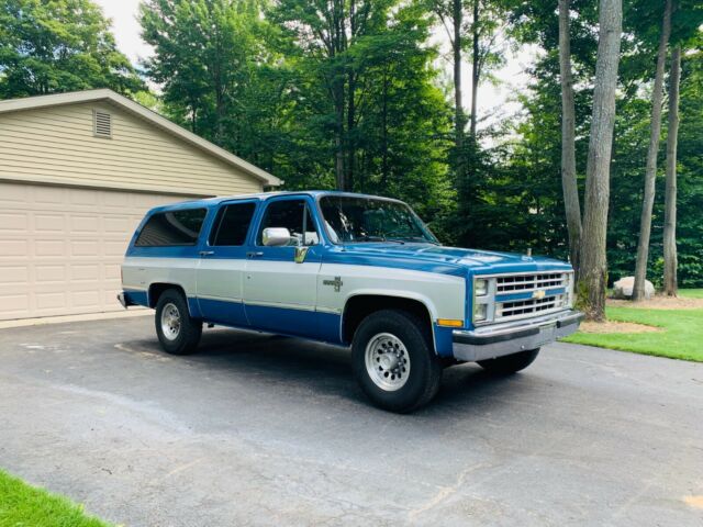 1988 Chevrolet Suburban - photo 2