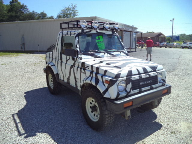 1988 Suzuki Samurai Base 2dr 4WD SUV - photo 3