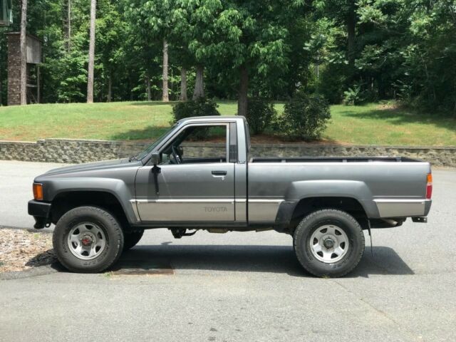 1988 Toyota 4 x 4 Truck 22 RE 1988 Toyota Pickup
