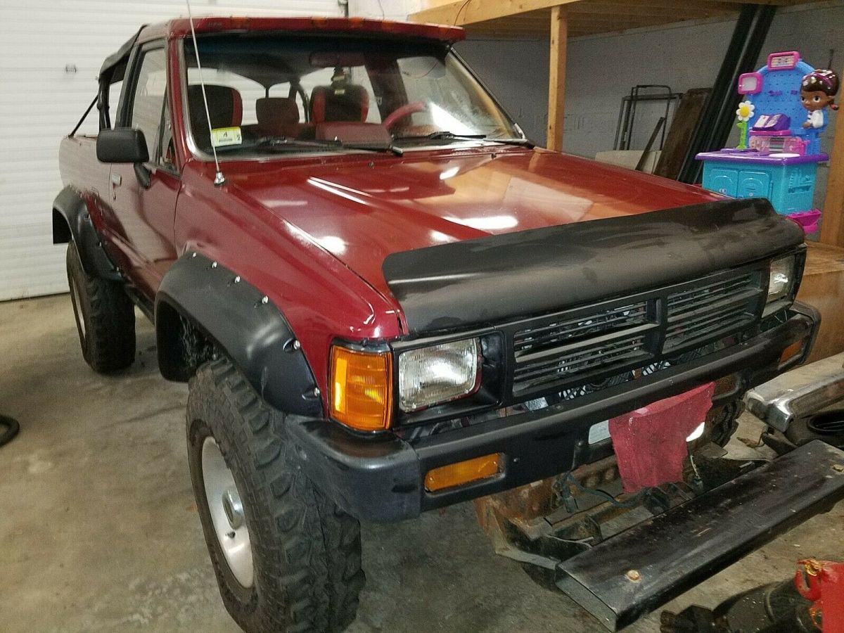 1988 Toyota 4Runner DLX project vehicle. 5.7L Chevy 350 engine. No Reserve. Plow 1988 Toyota 4Runner
