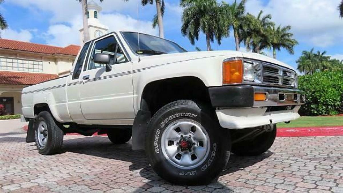 1988 Toyota 4WD Pickups Deluxe Rust Free 4x4 V6 Cylinder Engine 3.0L Manual 5Spd 1988 Toyota 4WD Pickups Deluxe