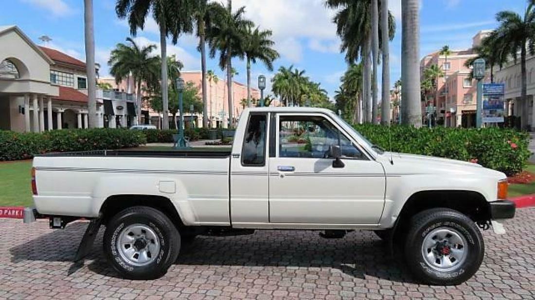 1988 Toyota 4WD Pickups Deluxe - photo 2
