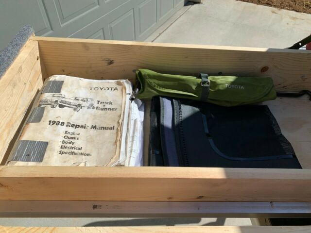 1988 Toyota Hilux SR5 - photo 2