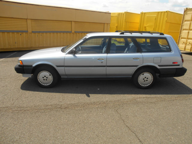 1988 Toyota Camry DLX Wagon 4-Door 2.0L Manual Transmission LOW MILEAGE 77,684 1988 Toyota Camry DLX