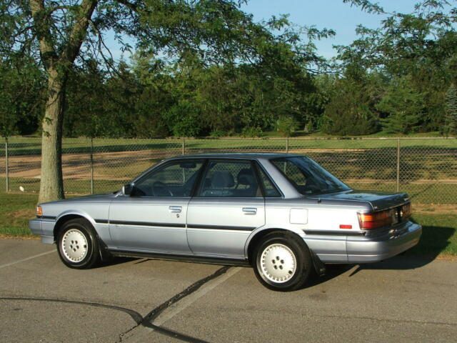 1988 Toyota Camry LE - photo 2