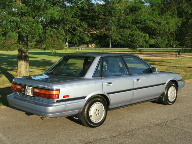 1988 Toyota Camry LE - photo 3