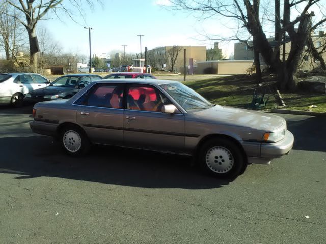 1988 Toyota Camry LE Sedan 4-Door 2.0L 1988 Toyota Camry LE Sedan 4-Door