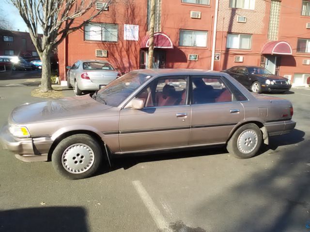 1988 Toyota Camry LE Sedan 4-Door - photo 3