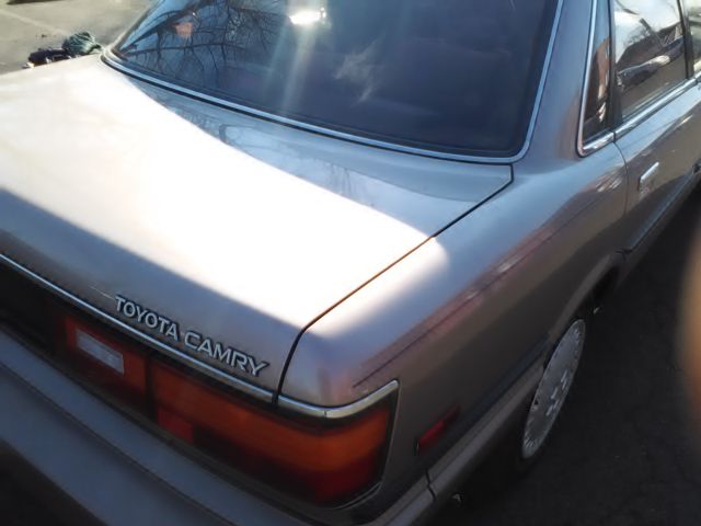 1988 Toyota Camry LE Sedan 4-Door - photo 5