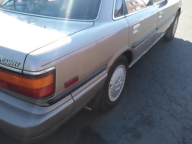 1988 Toyota Camry LE Sedan 4-Door - photo 6