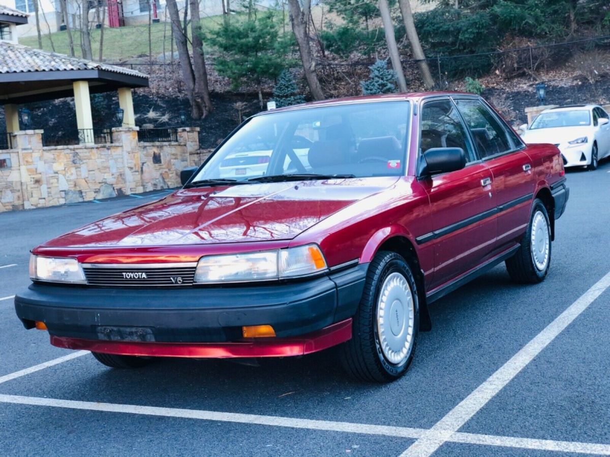 1988 Toyota Camry V6 Deluxe 1988 Toyota Camry V6 deluxe