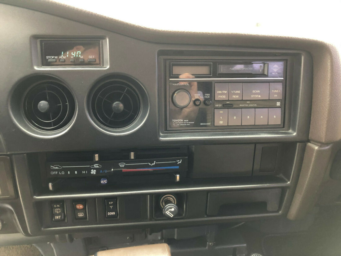 1980 Toyota Land Cruiser FJ62 - photo 12