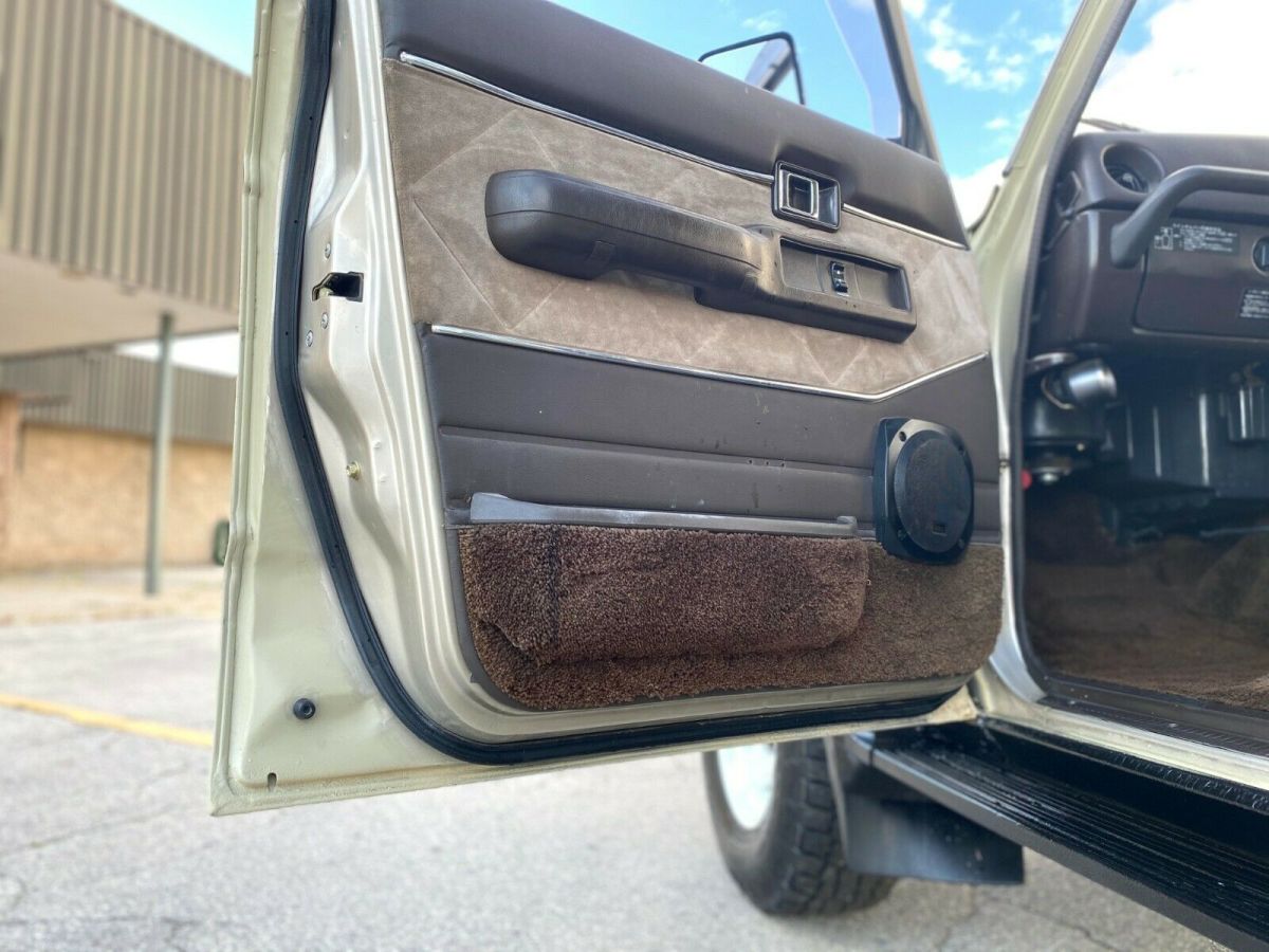 1988 Toyota Land Cruiser HJ61 - photo 3