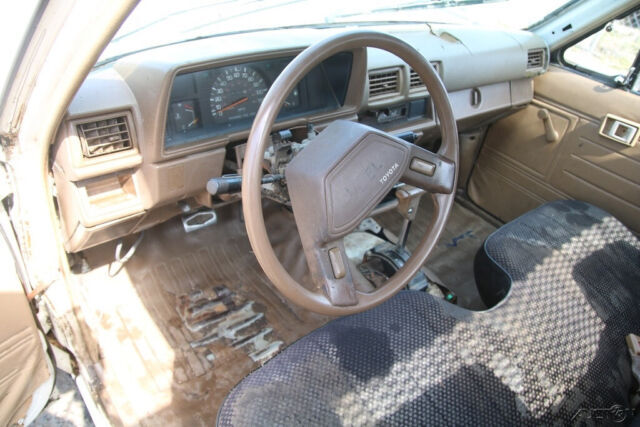 1988 Toyota Pickup - photo 13