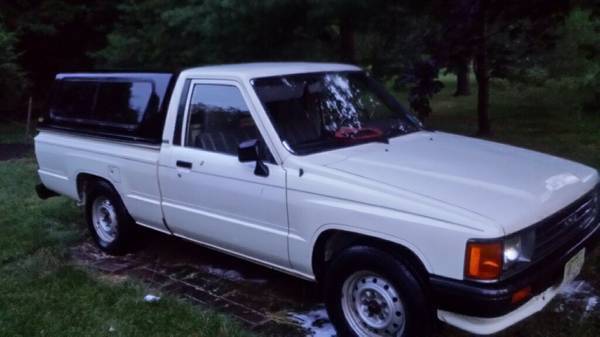 1988 TOYOTA PICKUP 31,000 ORIGINAL MILES !! 2WD 4 SPEED MANUAL TRANSMISSION 19880000 Toyota Pickup 22R Standard Bed
