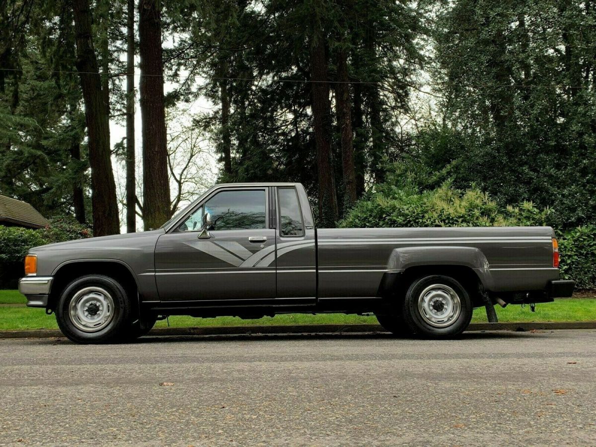 1988 Toyota Pickup Extra Cab Deluxe 2WD Auto 2.4L ONLY 28K Orig Miles 1-OWNER 1988 Toyota Tacoma Deluxe