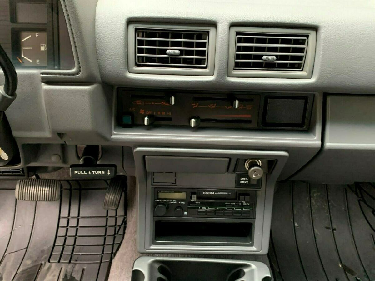 1988 Toyota Tacoma Deluxe - photo 12