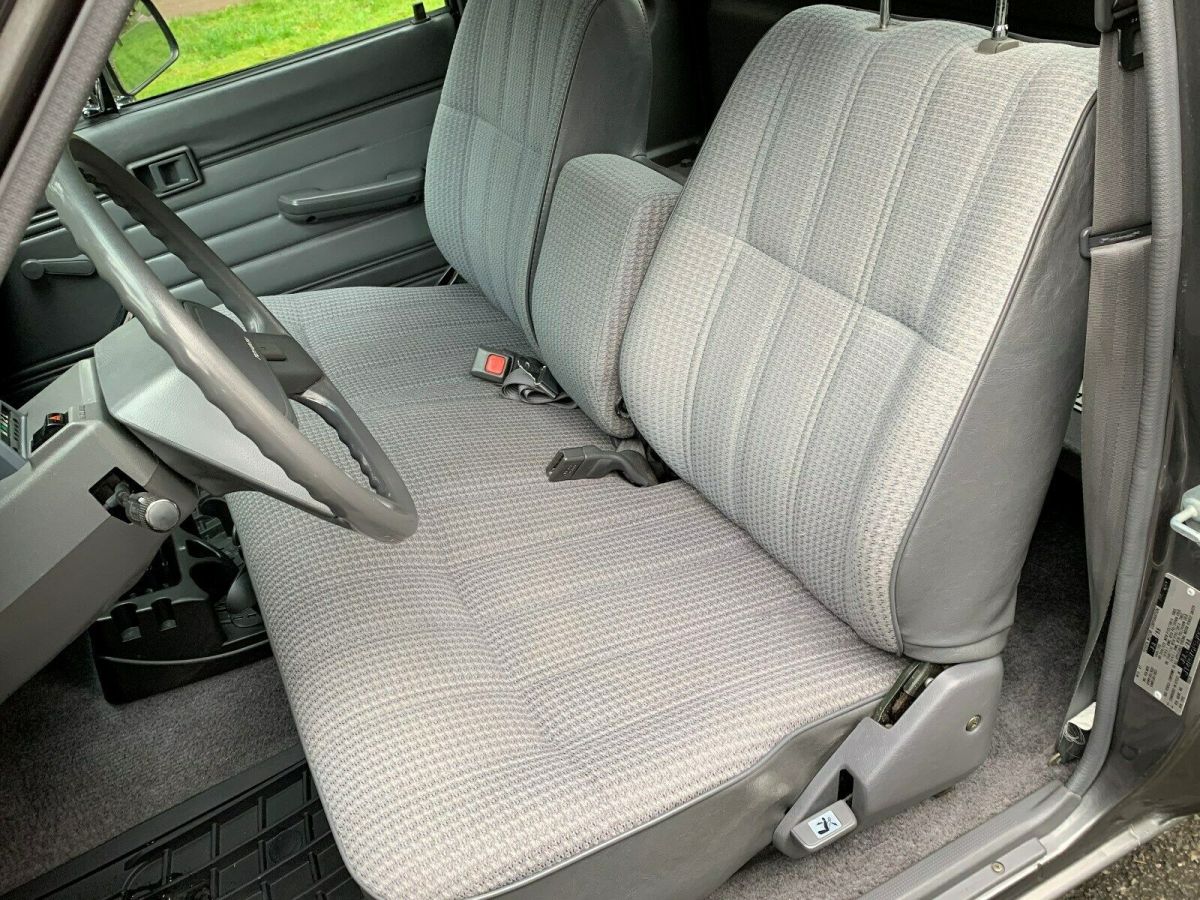 1988 Toyota Tacoma Deluxe - photo 8