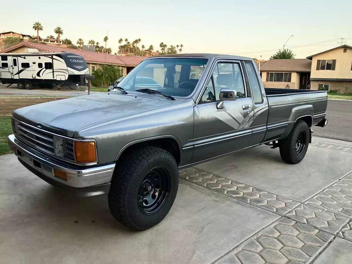 1988 Toyota Pickup Pickup Grey XTRACAB RN70 DLX 1988 Toyota Pickup XTRACAB RN70 DLX