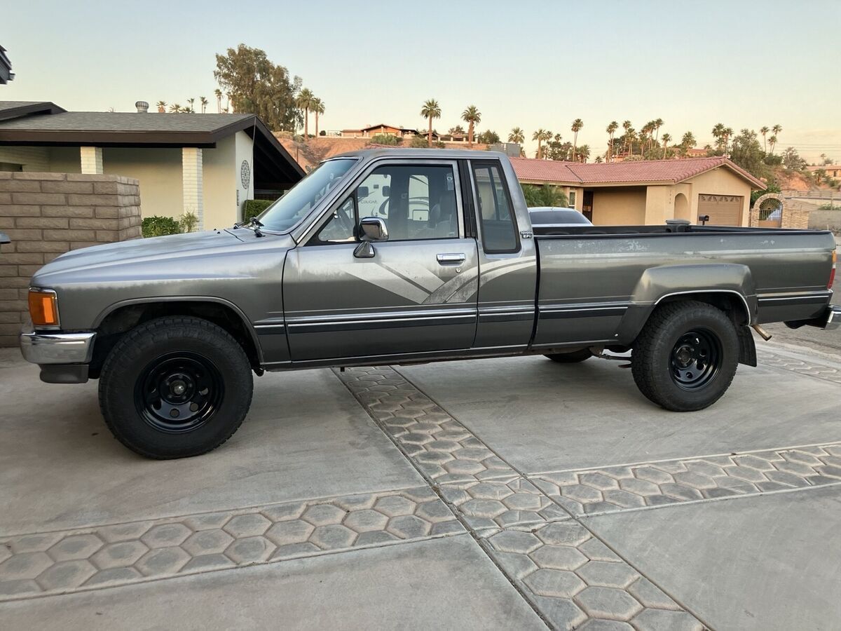 1988 Toyota Pickup XTRACAB RN70 DLX - photo 2