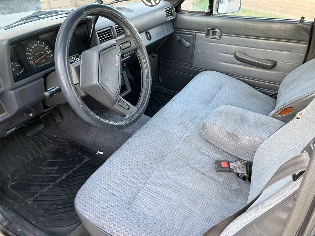 1988 Toyota Pickup XTRACAB RN70 DLX - photo 9
