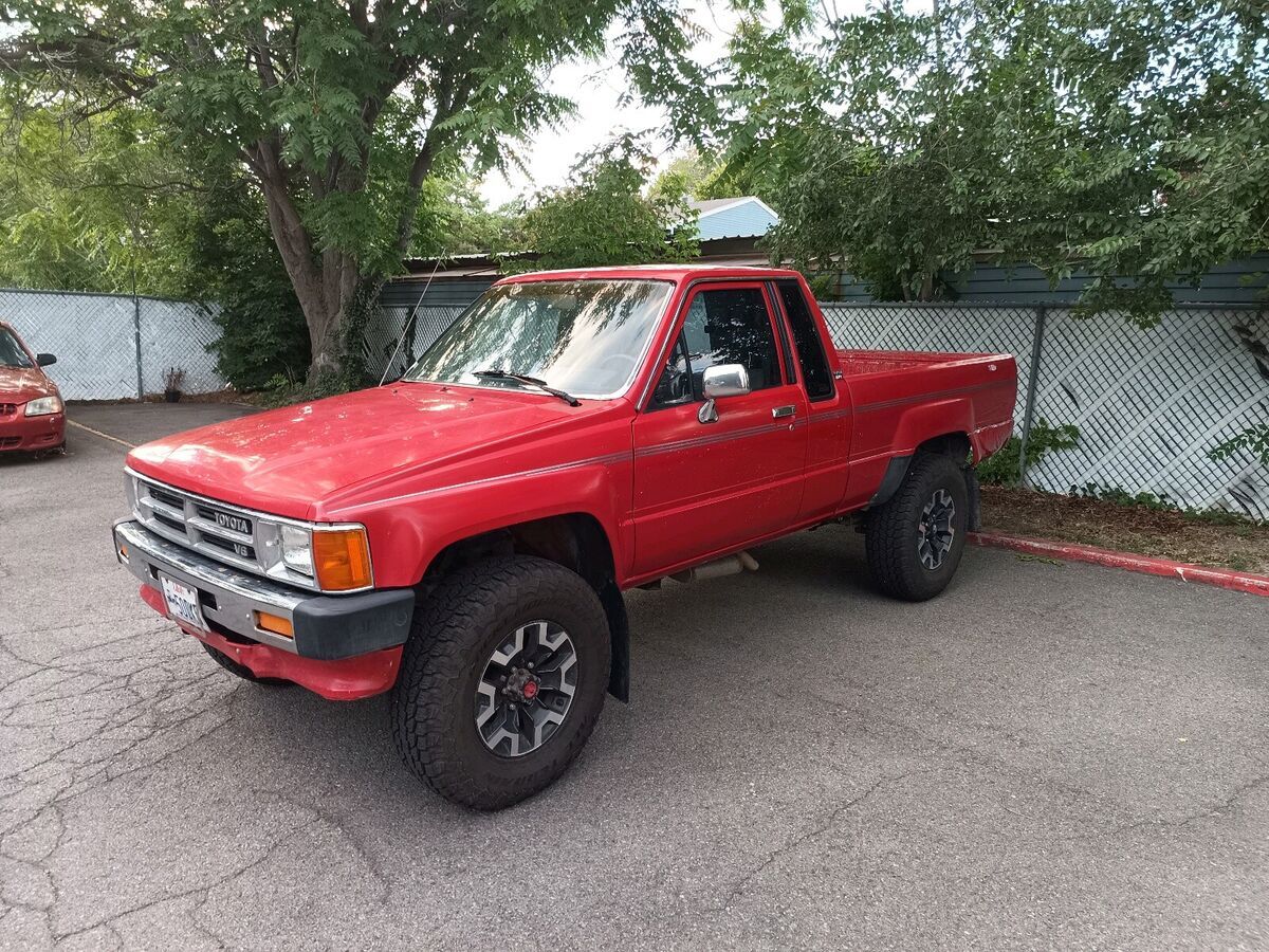1988 Toyota Pickup Pickup Red 4WD Manual SHORT BED XTRA CAB VN67 DLX 1988 Toyota Pickup SHORT BED XTRA CAB VN67 DLX
