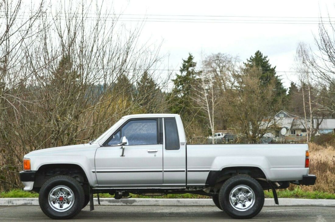 1988 TOYOTA PICKUP SHORT BED XTRA CAB SR5 4X4 3.0L EFI V6 ONLY 122K MILES!!! 1988 Toyota Pickup ~ 4X4 ~ 122K MILES