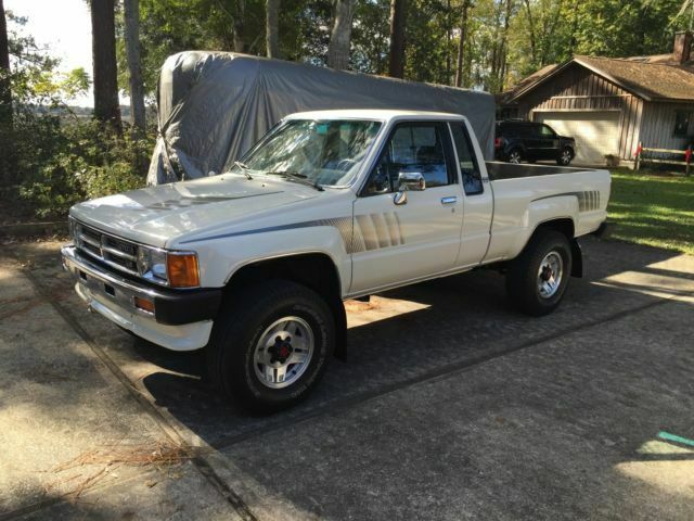 1988 Toyota Pickup Xtra Cab 4x4 V6. This is a true collectors quality 1988 Toyota Other Xtracab SR5