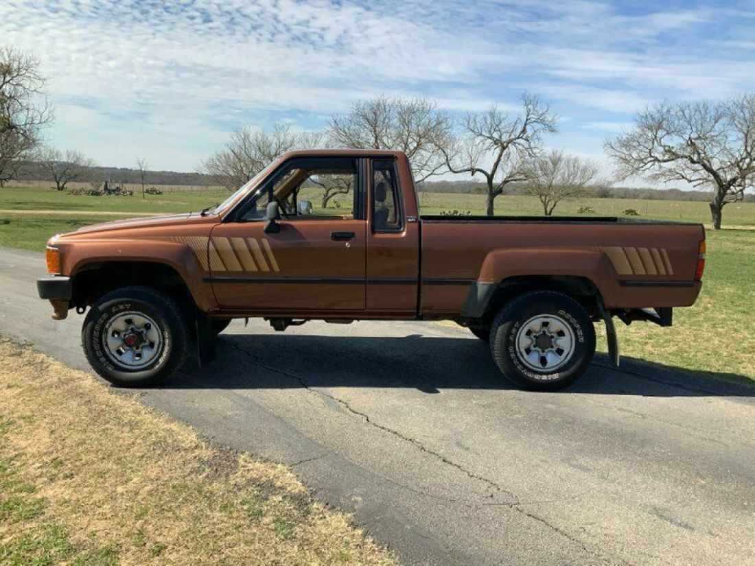 1988 Toyota SR-5 Xtracab 4x4, Clean, PS, PB, A/C - photo 2