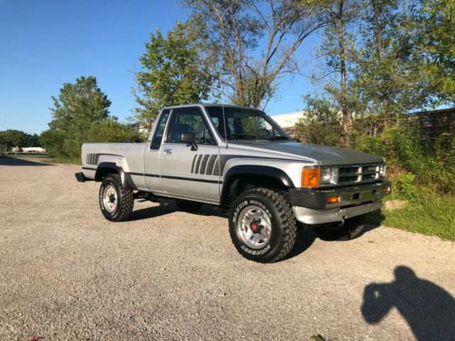 1988 Toyota SR5 4x4 Tacoma Pickup Extended Cab Low Miles AC and Cruise No Res! 1988 Toyota Pickup SR5