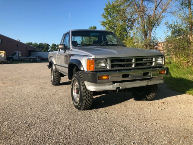 1988 Toyota Pickup SR5 - photo 3