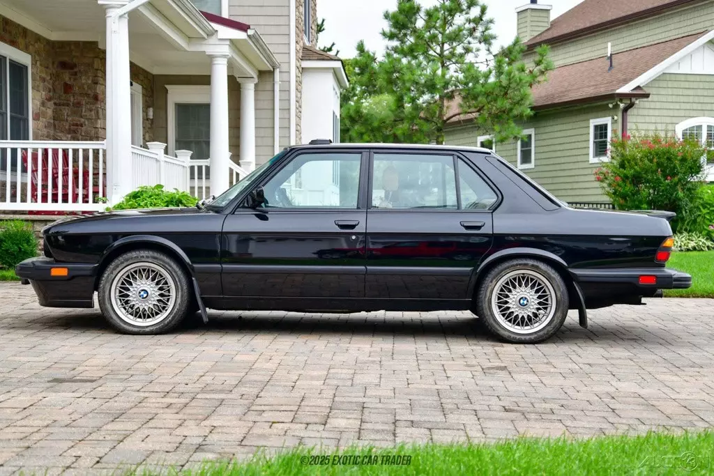1988 Used 3.5L I6 24V Sedan 1988 BMW M5