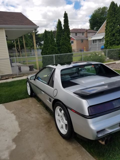 1988 Pontiac Fiero GT - photo 2