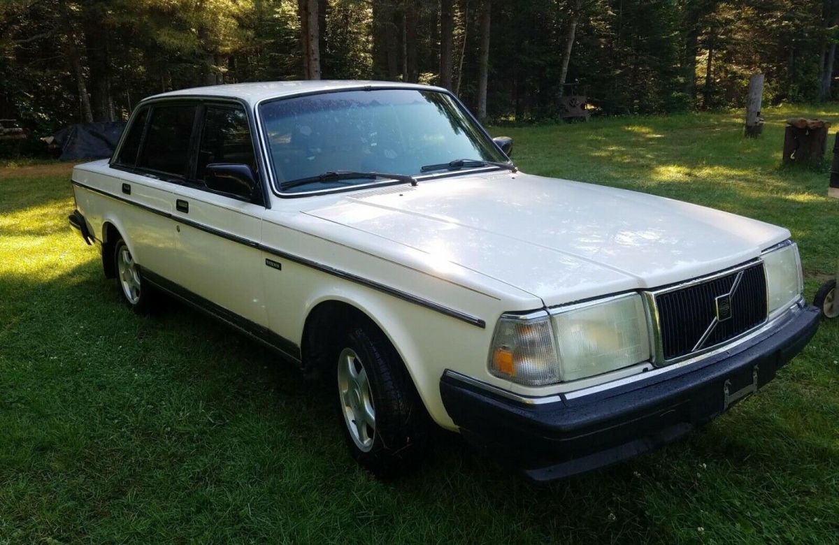 1988 VOLVO 240 DL, 4-Door Sedan, EXCELLENT W/ NO Rust! 1988 Volvo 240