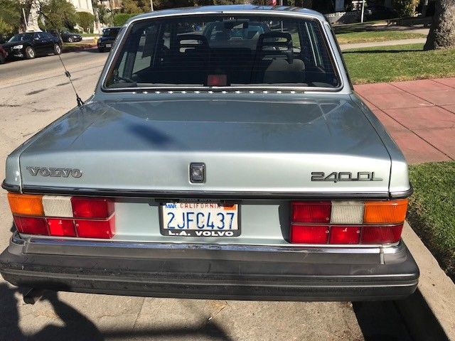 1988 Volvo 240 - photo 2