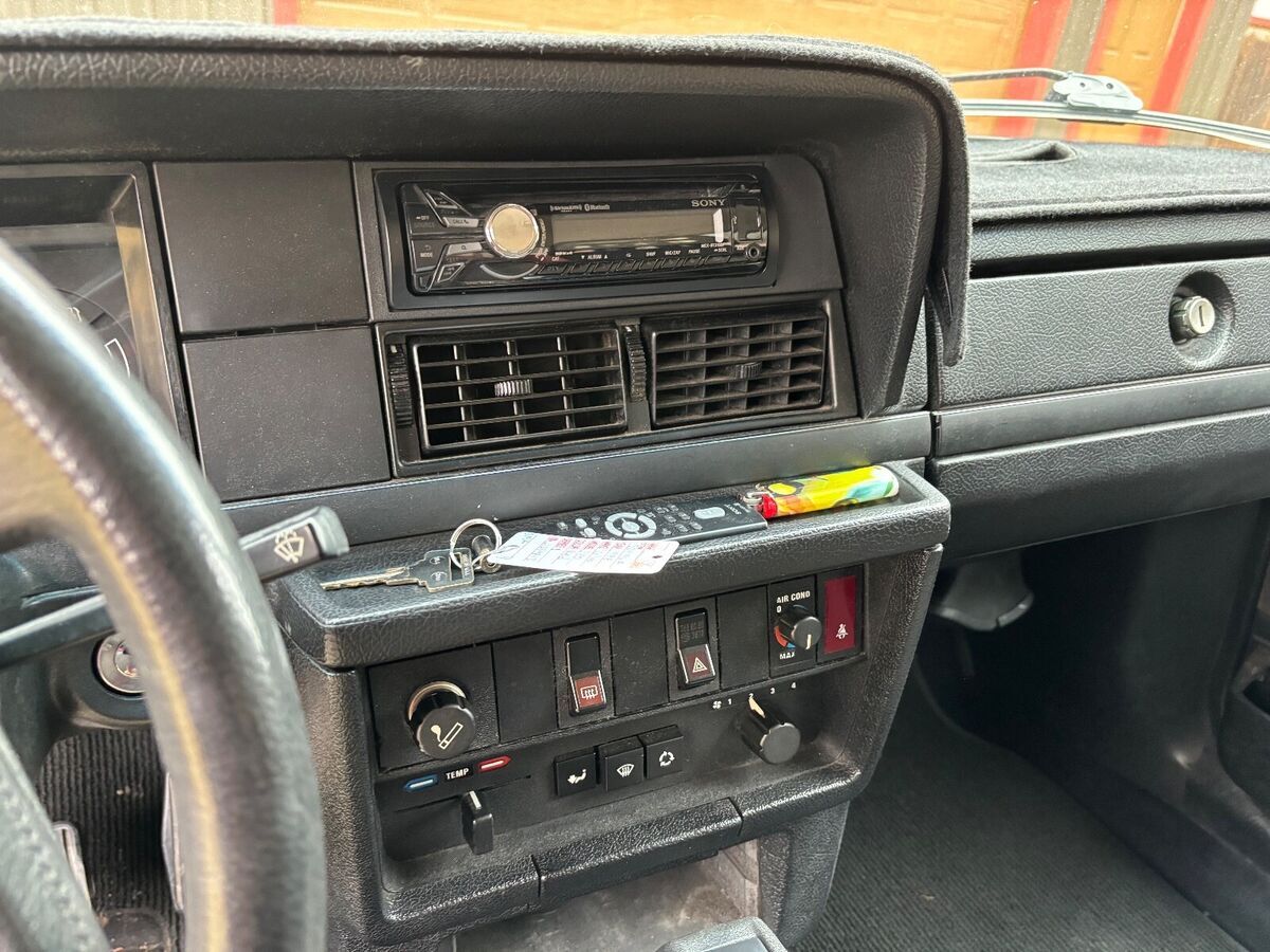 1988 Volvo 240 - photo 12