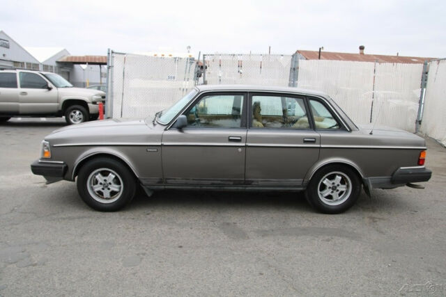 1988 Volvo 240 DL - photo 2