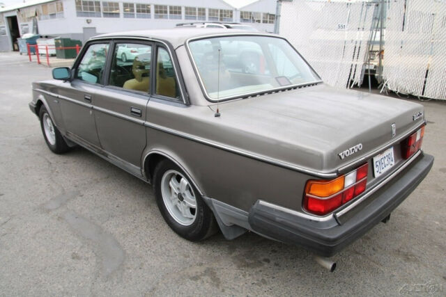 1988 Volvo 240 DL - photo 3