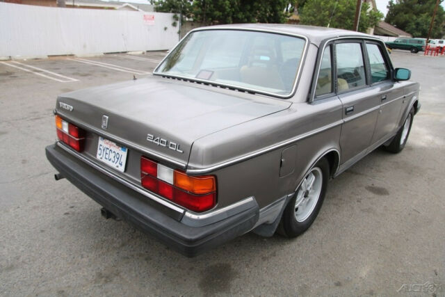 1988 Volvo 240 DL - photo 5