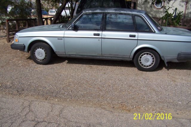 1988 Volvo 244, rust free western car, silver in color 1988 Volvo 240 4 door