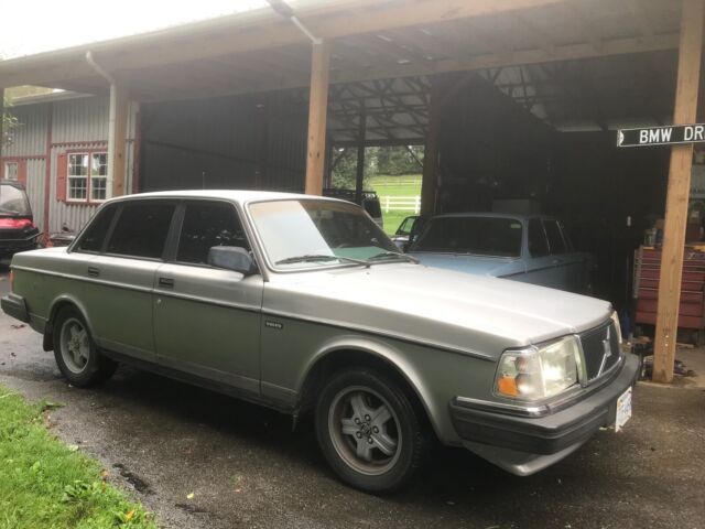 1988 Volvo 244 Sedan Grey RWD Automatic DL 1988 Volvo 240 DL