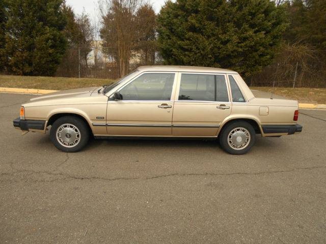 1988 Volvo 740 GLE Sedan 4-Door 2.3L Automatic 1988 Volvo 740 GLE Sedan 4-Door