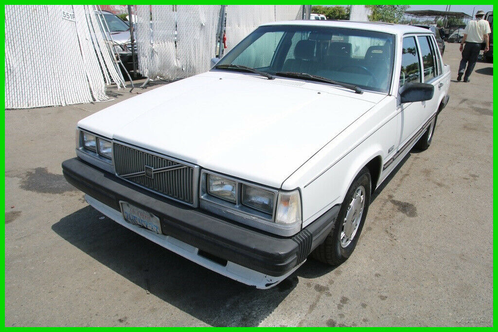 1988 Volvo 740 GLE Sedan Automatic 4 Cylinder NO RESERVE 1988 Volvo 740 GLE